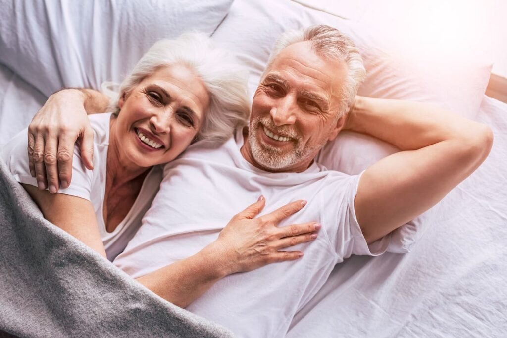 Photo d'un couple de seniors issus de la génération des Baby Boomers