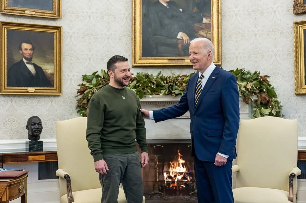 Le président Biden avec le président ukrainien Volodymyr Zelensky, mercredi 21 décembre 2022, dans le bureau ovale. / Photo officielle de la Maison Blanche.