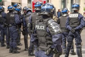 Policiers lors de manifestation du 1er mai en France