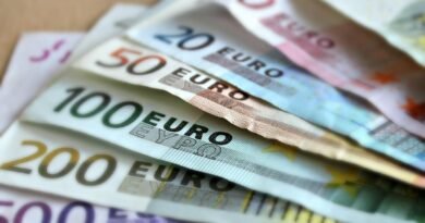 Billets de banque en euro pour illustrer l'article sur les fragilités actuelles des banques