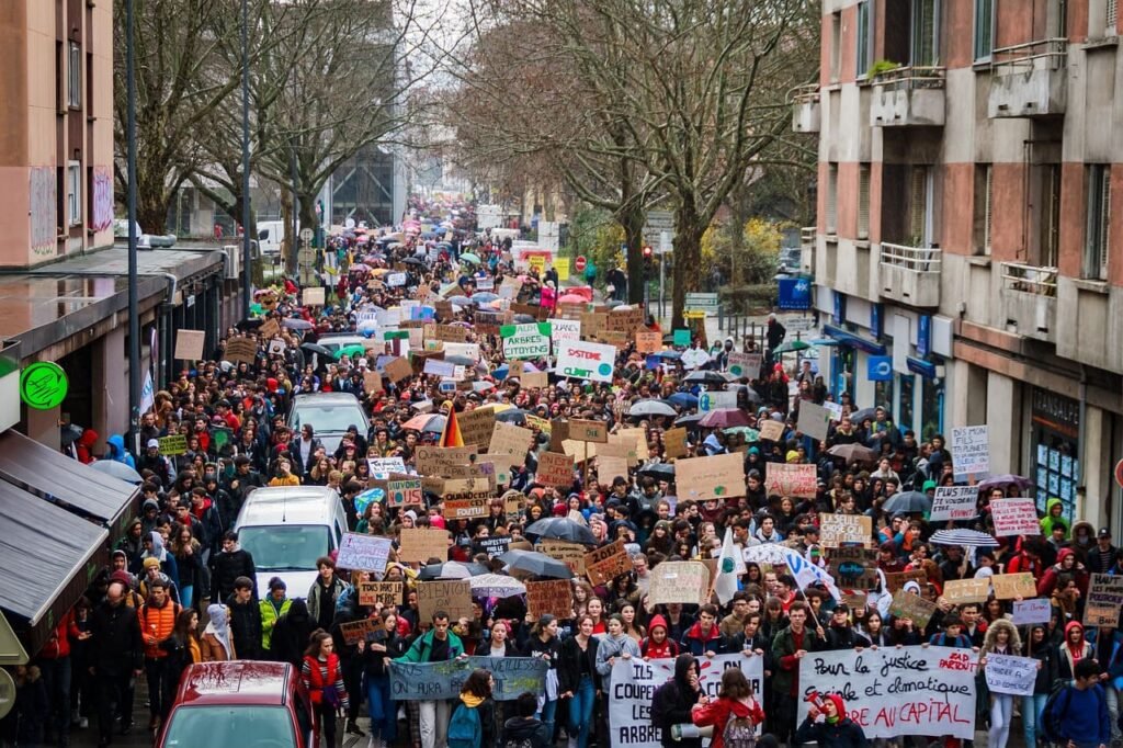 Manifestants à Paris et les dérives policières