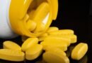 Photo de pilules jaunes illustrant la hausse du reste à charge pour les patients de l'assurance maladie